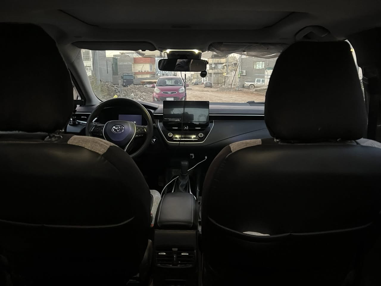 سلام عليكم…كورلا هايبرد موديل 2024 ماشيه 18 الف قابل للزياده بيه طخه بالتكمه عكس السايق موضحه بالصور والجنطه طخه بسيطه  مكان السياره بالديوانيه-سعر 139 اعتقد سعره مناسب جدآ ***********
