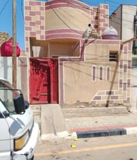 بيت للبيع المساحة 100 متر طابق ونص بناء حديث كافة الخدمات متوفره ماء ك...