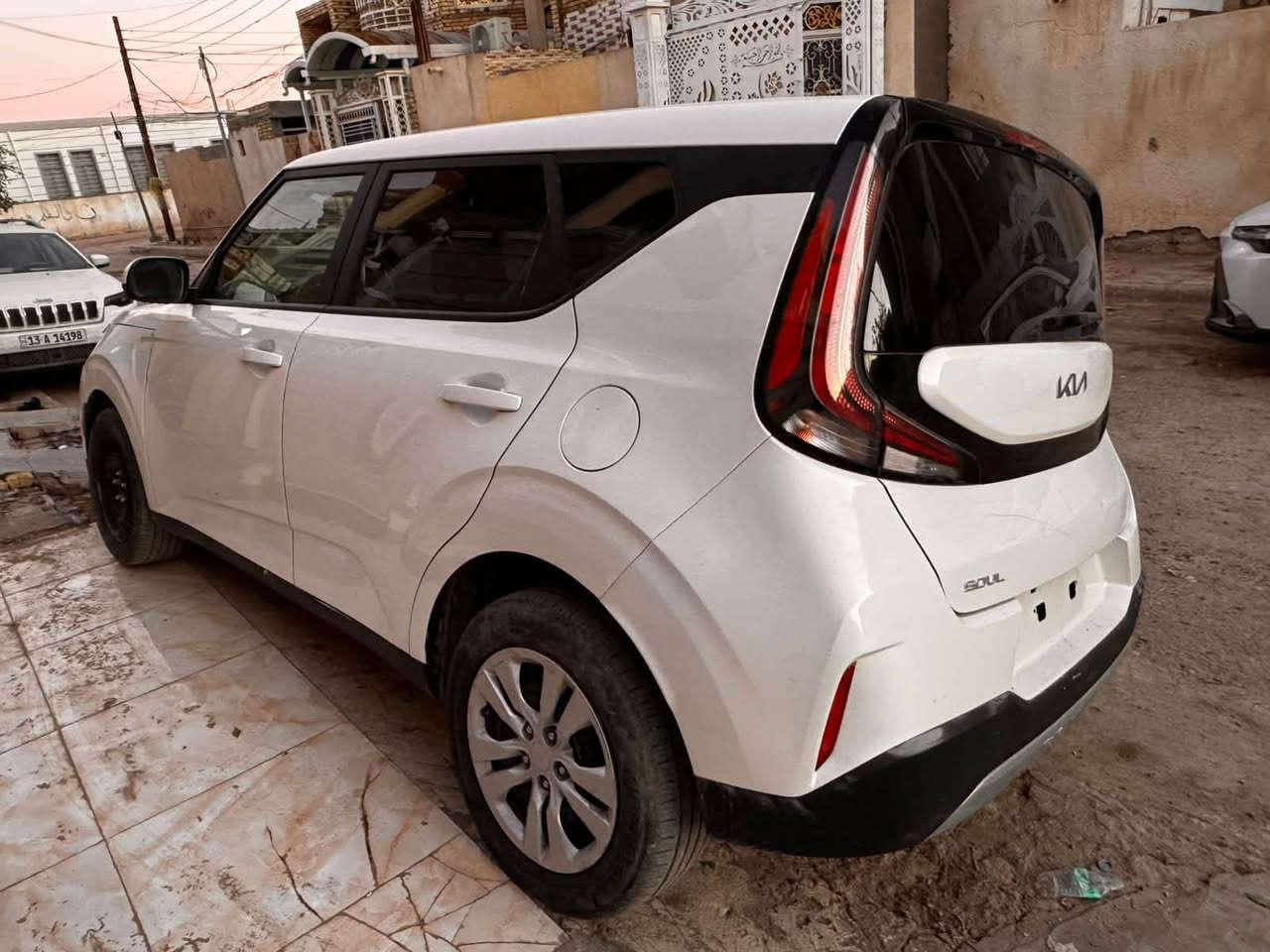 للبيع للبيع للبيع 

كيا صول موديل 23 LX ماشيه 27 الف 

منفيس تكدر ترقمها اي محافظة 

ولا قطعه مبدله بيه فقط خشم البنيد مصبوغ 

السعر:- 135 ورقه

*********** للاتصال هاتف+واتساب

