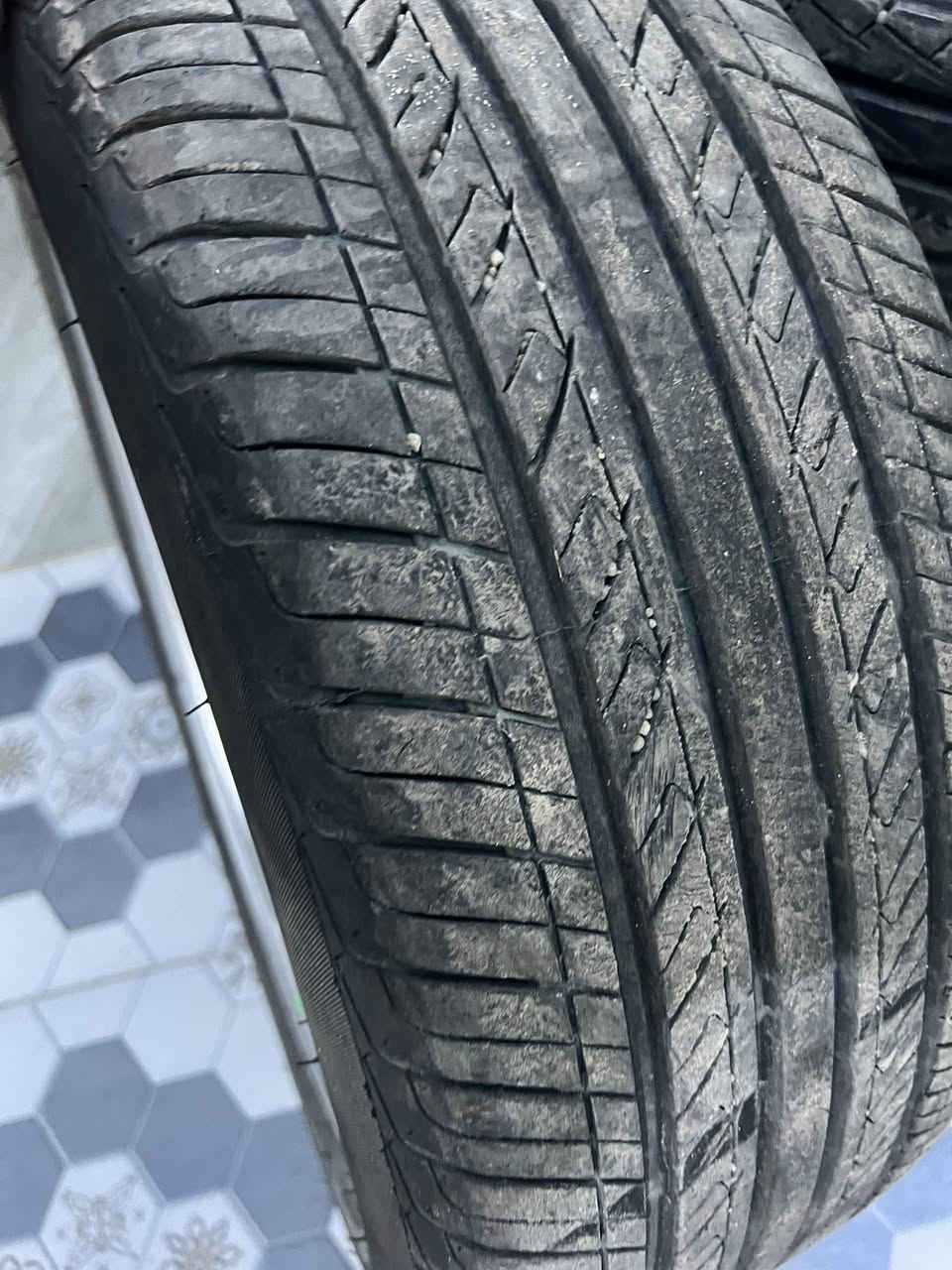 السلام عليكم رنكات 16 +تخم تاير صالي سبوع  لبيع السعر 300 وبيهن مجال مستعجل عل بيع قياس 16/55/205 رقمي ***********متواجد فقط واتساب
