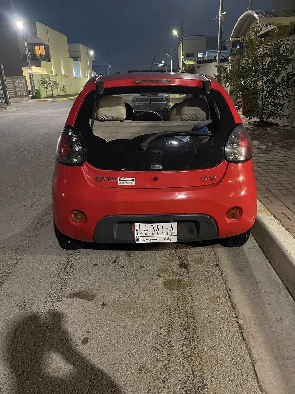 السلام عليكم
للبيع جيلي باندا موديل ٢٠١٢ 
سيارة جاهزة من كل شي 
كير مكينه صدر كهربائيات
تبريد كلة جديد 
ماشية ٥٤ الف كيلو 
سنويه ما منتهية 
بدون ضربة 
شاشة وكامرة
سيارة مال بيت 
وما متعوبة نهائيا 
مكانها بغداد حي العدل
السعر ٥٥ وبيها مجال قليل 
للاتصال ***********
