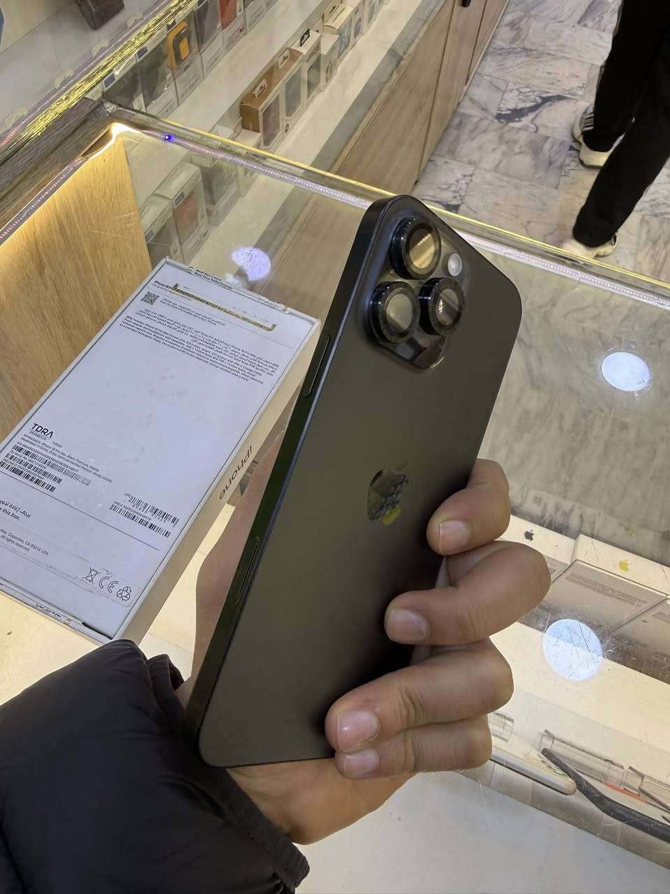 ايفون 16 برو ماكس الذاكرة 256 البطارية 100 الضمان ماستر داخل الضمان الجهاز بعدة فول نضافة لوك زلغ مابيه كامل ملحقاتة باكيت وكيبل الجهاز جديد بمعنى الكلمة 
للبيع السعر مليون و380  مكاني بغداد السيدية الشارع التجاري
للتواصل على الرقم ***********
