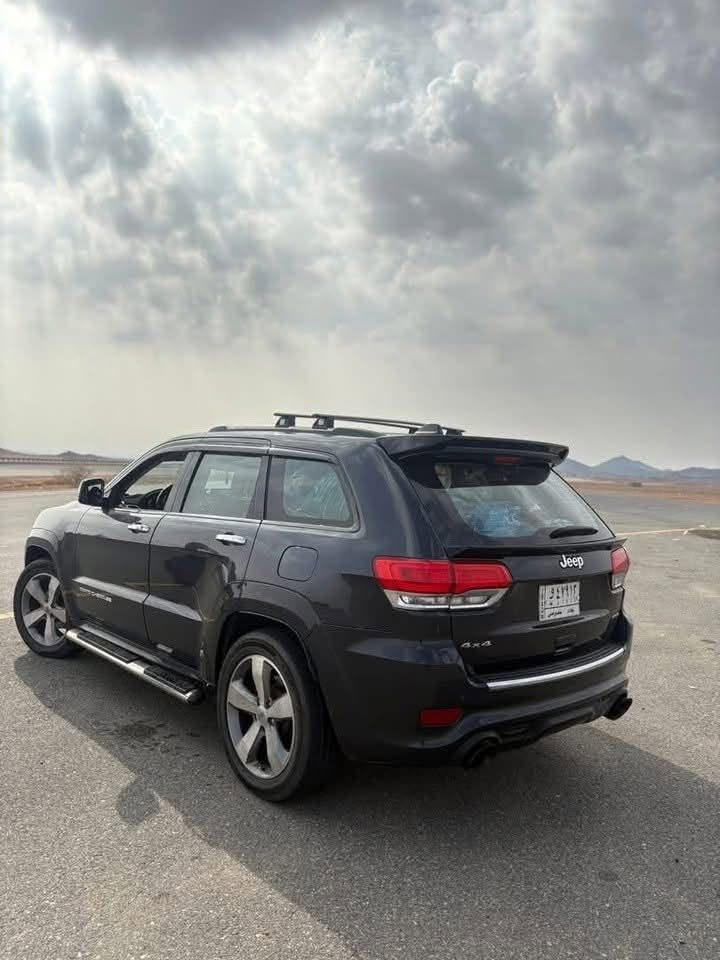 للبيع او مراوس جيب جراند شيروكي لمتد 2014 فول مواصفات
 ● محرك 3.6 VVT
 ● وارد أمريكي
 ● ممشى 190 ألف كم
 ● حادث سابق (جاملغات وبندي)
 ● شاشـة + كاميرا خلفية + حساسات
 ● مقاعد جلد
 ● تدفئة وتبريد للمقاعد
 ● جنطة كهربائية
 ● فتحة سقف بانوراما 
 ● رقم بغداد وباسمي
ملاحظات:�يوجد شخط خفيف أسفل الباب الخلفي، وشخط بغطاء الجنطة تم صبغه على قدر الشخط فقط.
السيارة بحالة جيدة وجاهزة للفحص.
الموقع: بغداد
السعر: 18.000 دولار قابل للتفاوض بالمعقول.
للاستفسار الاتصال على الرقم الموجود ***********
