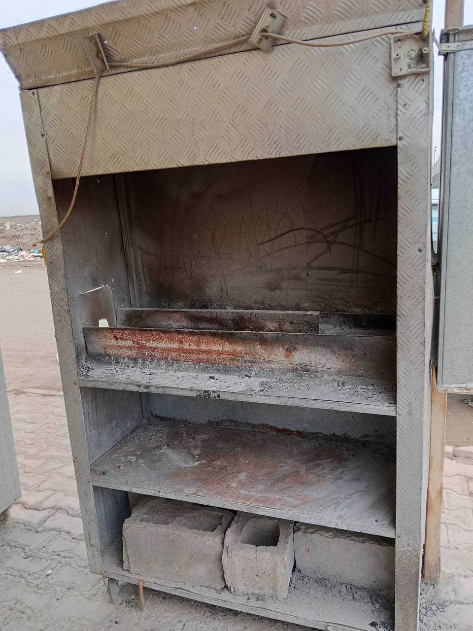 سلام وعليكم غراض مطعم للبيع ***********
