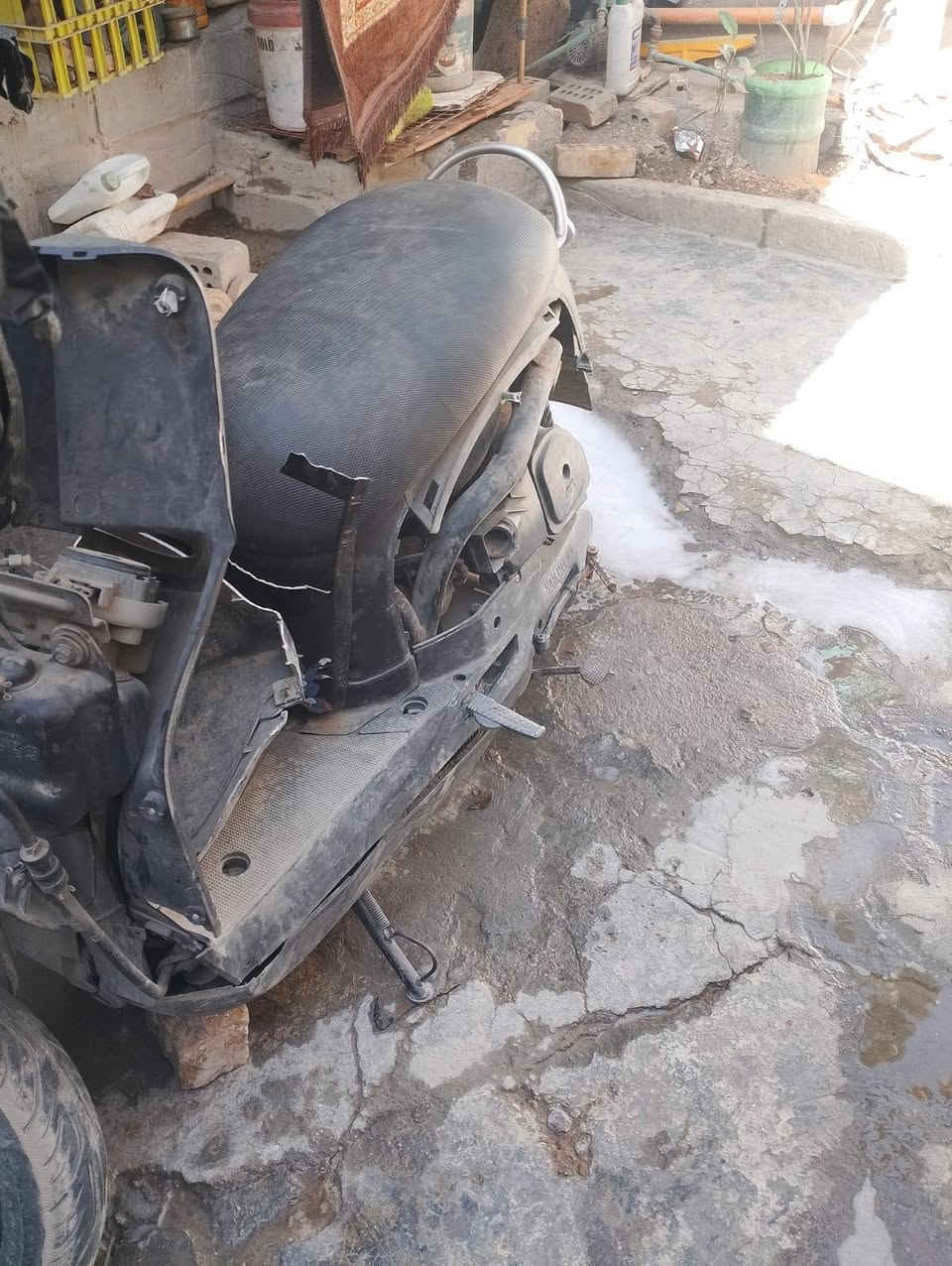 سلام عليكم دراجه بوليس للبيع بيهه حادث المحرك جديد السعر 250 وبيهه مجال ***********
