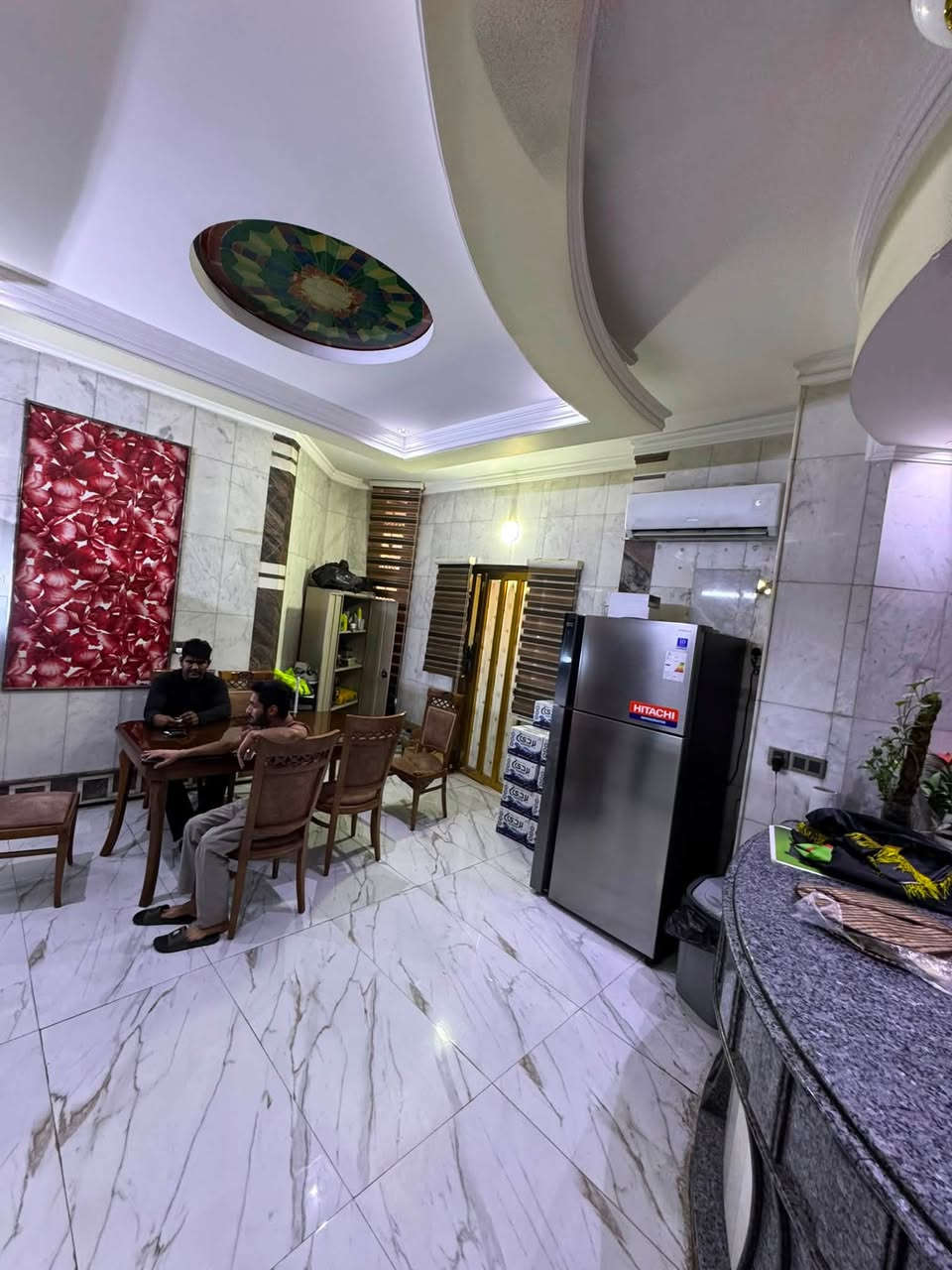 للإيجار بيت مميز ركن 

📍 مساحة 300 متر – ركن
✅ يحتوي على 10 غرف نوم
✅ تصميم نظام سويتات، مناسب للشركات، المكاتب، الأطباء، أو سكن الموظفين.
🌳 مقابل البيت تشجير وعلى شارع عريض، موقع هادئ ومميز
يصلح تجاري 
سعر الايجار ٣ مليون 
***********
***********
