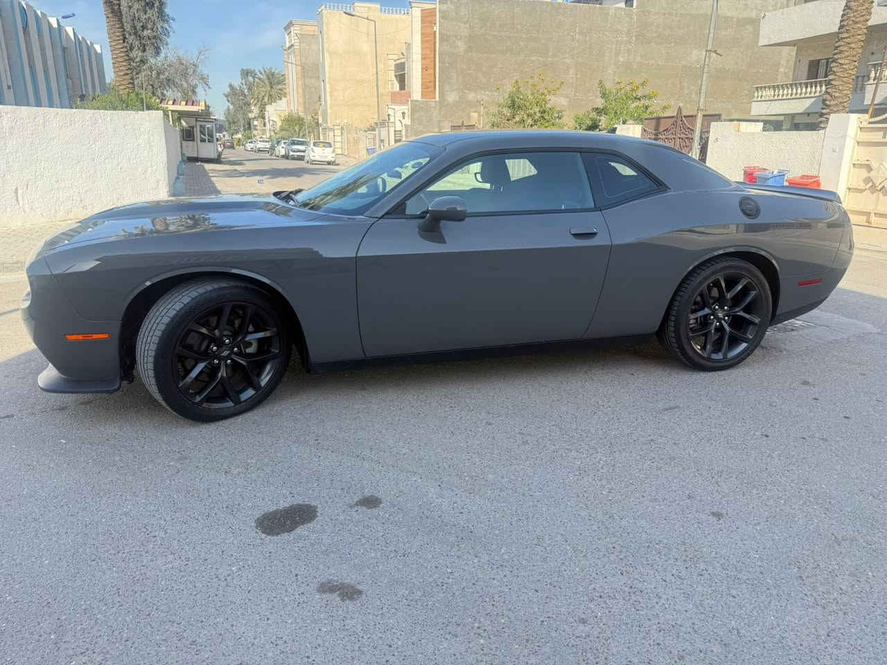 السلام عليكم
جالنجر 2023 رقم اربيل وبإسمي  
بدون اي ضرر امامي  
 RT 8 سلندر
شاشة جبيرة تراك بكج برفرمنس بكج 
سستم صوت الباين  دبلات اصفر srt بلادي 
عليها برمجة من امريكا ايكو تشتغل ٤ سلندر لل١٤٠ اقتصادية  ونورمال 
و٣ وضعيات للسبورت f1 و f2و f3 
محدث دعامية srt والقديمة موجودة
حادث جانبي بسيط صبغ فقط جاملغ امامي ايمن وباب مبدل نفس لون
كامله بدون نقص
ماشيه 26000 الف كيلو فقط  
رقم الشاصي 
‏2C3CDZBT5PH653348
مكينه 5700
السعر 24900 وبيها مجال بسيط 
العنوان بغداد - حي القادسية
***********
