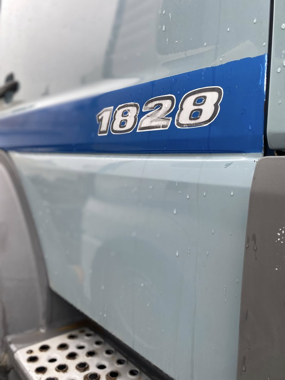 (***********)📞للبيع . بۆ فرۆشتن.
اتيكو عشره برغي
موديل(2004). ✅
جام كهربا.تبريد.قفل اكسل .هـاڤ.تعديد سرعه.فول موصفات
چوبليس خلفي.طول شانصي 6.20
گير عادي  مكينه محرك اكسل بشرت. مكفول كفاله عام.
توخم تيار جديد 📦
📍مكان سليمانيه معرض بابل
📞0750 152 58 45
