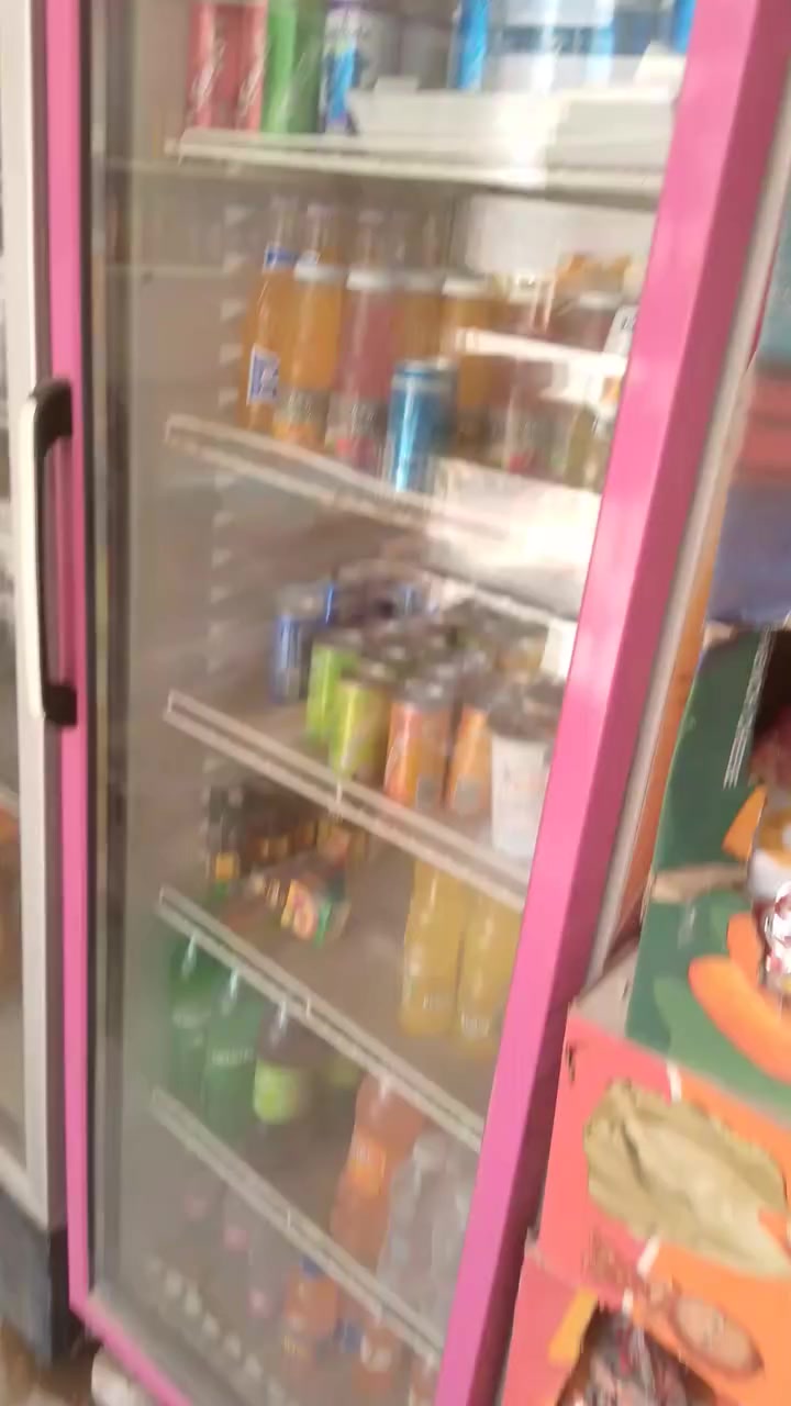 سلام عليكم اغراض محل البيع بردات عدد 3+مجمده بطحيه مع جميع المواد العنوان ديوانيه ،حي النهضه الرقم ***********
