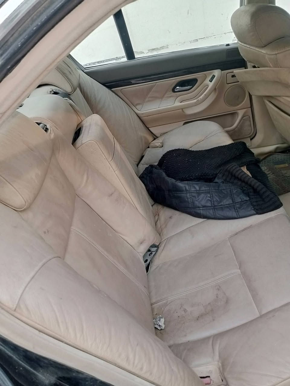 740, اصل
مصبوغة بدون بوليش بدون حادث 
صدر امامي خلفي تبريد كهربائيات محرك حلوات 
نواقص بسيطة 
للبيع بدون مراوس 65 
***********
بغداد
