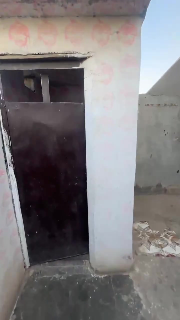 السلام عليكم يوجد دار سكني غرفه وصاله ومطبخ وستقبال كافه الخدمات العنوان بغداد تقاطع نهروان 9نيسان السعر ٣٥ وبي مجال التواصل ***********
