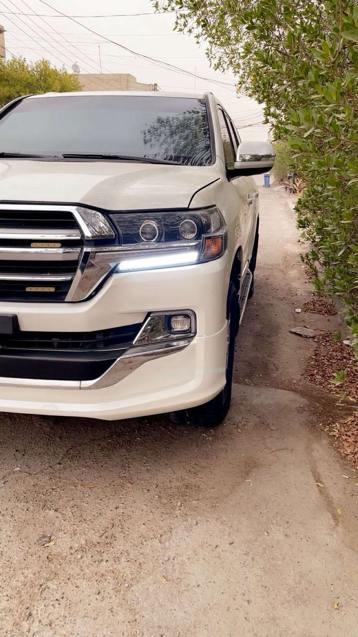 السلام عليكم لاندكروز مصفحة درع
مكينة 8 سلندر كاز 
سيارة جديدة موديل ٢٠١٣
محدثة ٢٠١٨ تحديث اصلي بك لايت + ماصدة أصليات 
مصبوغة حزام غرض التحديث بدون حادث ولا ضربه 
السيارة بدون رقم أدوات 
ماشية 140 حقيقي 
السعر 170 مكاني بغداد غير متواجد على فيسبوك
للأستفسار على رقم الهاتف ***********
