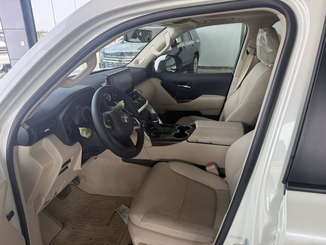 لاندكروز 2023 ساز لمتد سياره جديده كفاله عامه تون تيربو ماشيه 51 للبيع لو مراوس
سعر 665 $

***********
