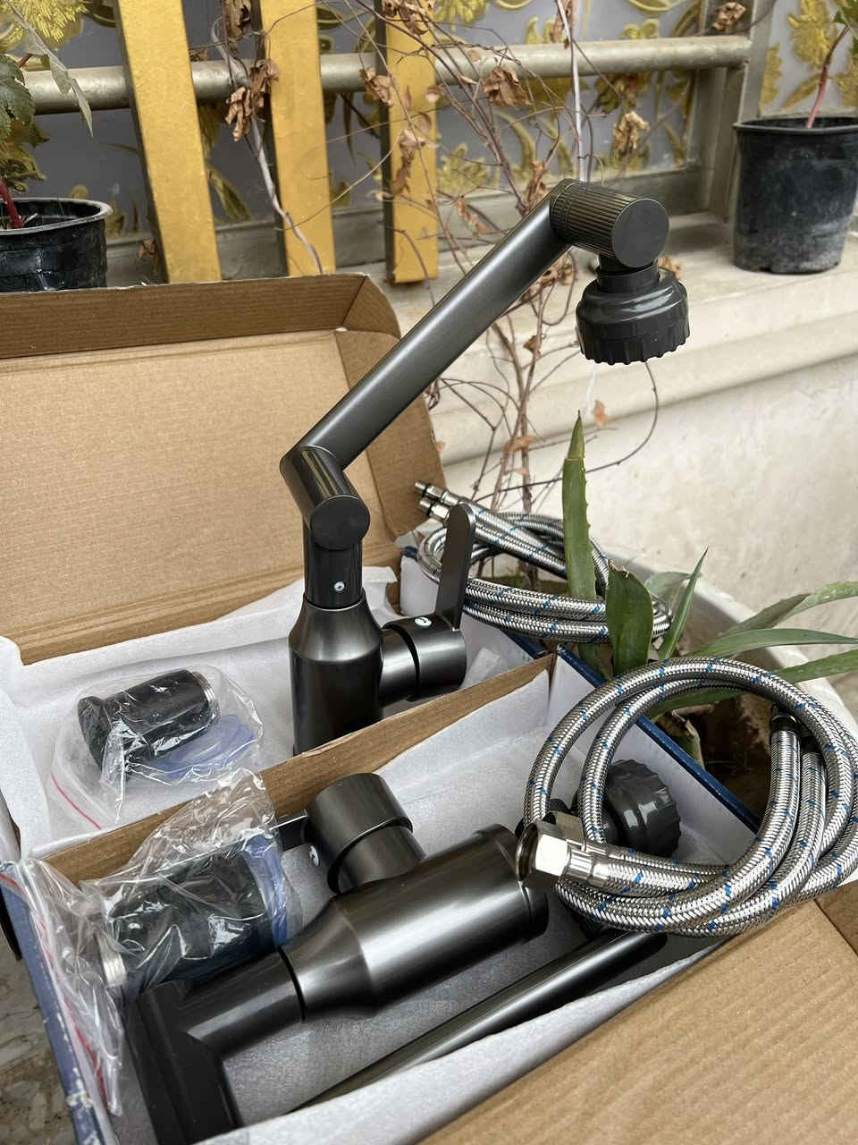 خلاط عدد 2 متحرك وزن ثقيل جداً
كامل غراضهن يرهم سنك مغسله اول تم ثنيهم ب 25مع توصيل
