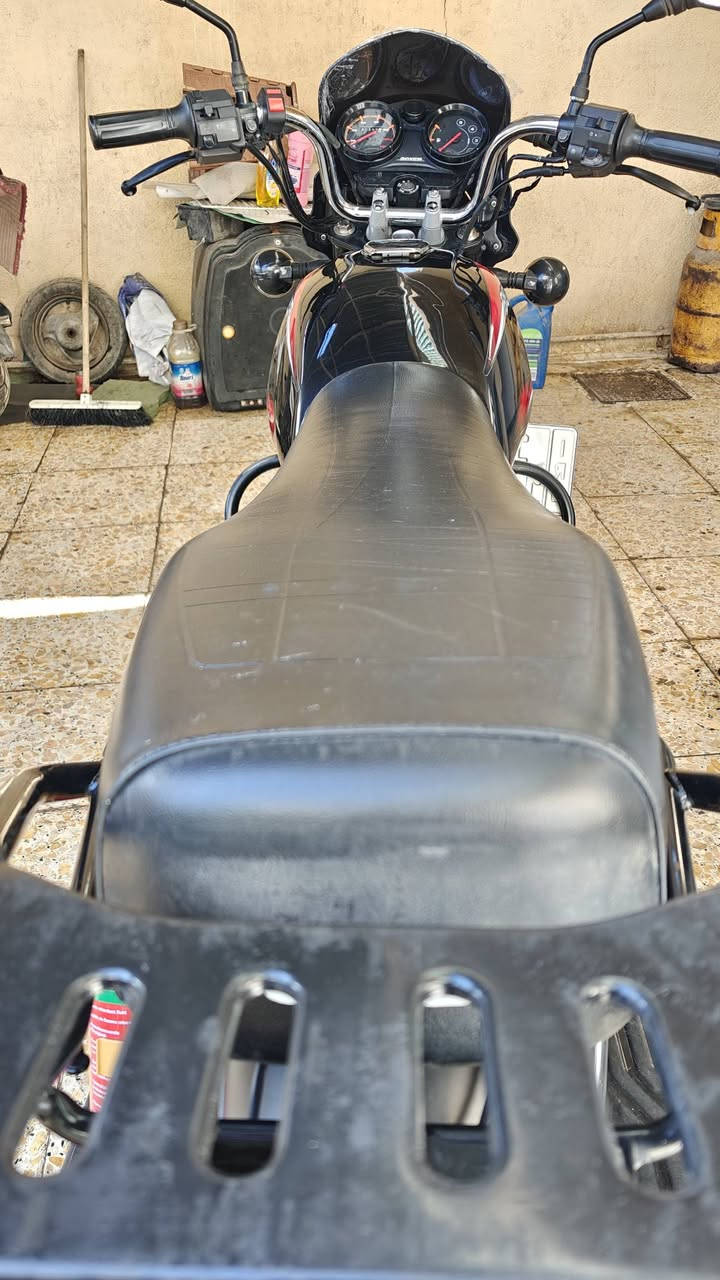 سلام عليكم
دراجه بوكسر مديل 23 رقم بغداد انكليزي مكفوله ماشيه 21 الف حقيقي نصيفه كلش مكاني بغداد الشعب ***********
