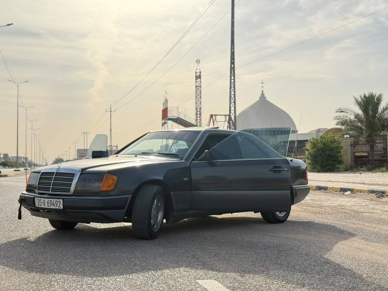 للبيع 🛑
لمحبين التميز مارسدس E300 تك باب موديل 92
رقم ديالى مشروع وطني انكليزي بسمي 
كير جديد ومكينه بيها عزم يشك الكاع 
تبريد شغال ثلج ثلج 🌬️
ويل amg الماني الأصل 
اكزوز رياضي مزود بالكامل 
تحكم كراسي شغال حتى تجوت الرأس 
كشنات جلد بالنايلون 
فتحه سقف طكتيين 
جام كهربائي بالكامل 
نضام سكيورتي تفتيح وتقفيل حتى قبق البنزين والصندوك 
نضام ترحيب بلادي 
اريل على السويج 
لايت زنون 
مرايات تحكم 
السياره ما عايزه برغي شغل واطلع للسعودية 
مكاني نجف رقم *********** ما متواجد فيس 
السعر بلاش بلاش 🔥🔥🔥🔥🔥
