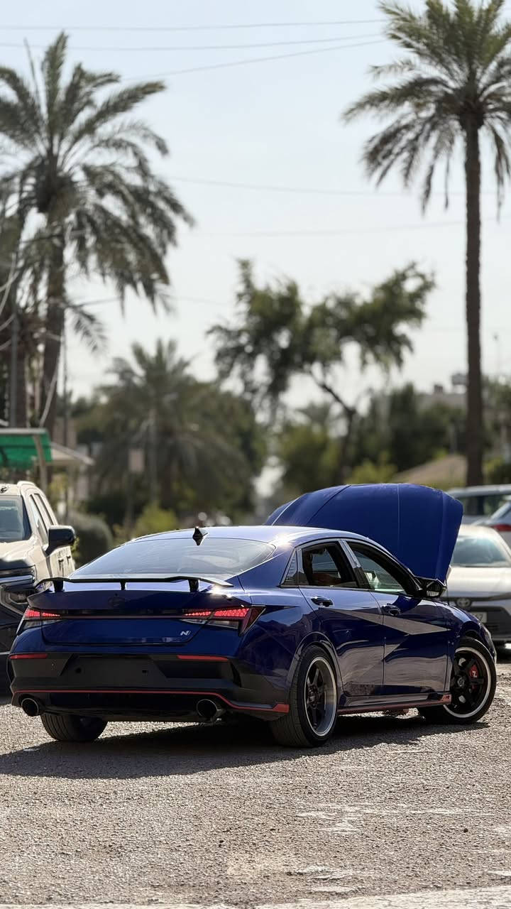 موصفات ال معروفه Elantra n 
كير عااادي سياره جديده كل نقص مابيها 
محرك 2.0 تيربو طياره 
ماشيه 8000 
عليها وياله 18 وتخم تاير جديد 
عليها لدات متغير اماميه 
وهوائيه اماميه
سونار موجود بيها وصور حادثها موجوده للبيع او مراوس ب اقل
***********
السعر 145 بدون رقم سياره
