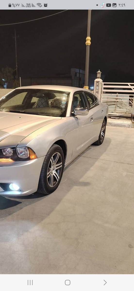 يالله السلام عليكم سياره جارجر ١٢ مكفوله منضربه منلعيب شرعي سياره رقمه نكليزي جديد وربيل المرغوب تخم تاير مكينه كير جدد كهربيات كله شغاله تبريد ثلج علمن سياره مامشتغله خط ماشيه ميتين الف مكانه البصره والله شهاد احسن من البصوره بيه جمالغ وباب انه بدلتهن اثر شخوط سعر ١٤٠ وبيه مجال حك جيه *********** مكانه القرنه البصره
