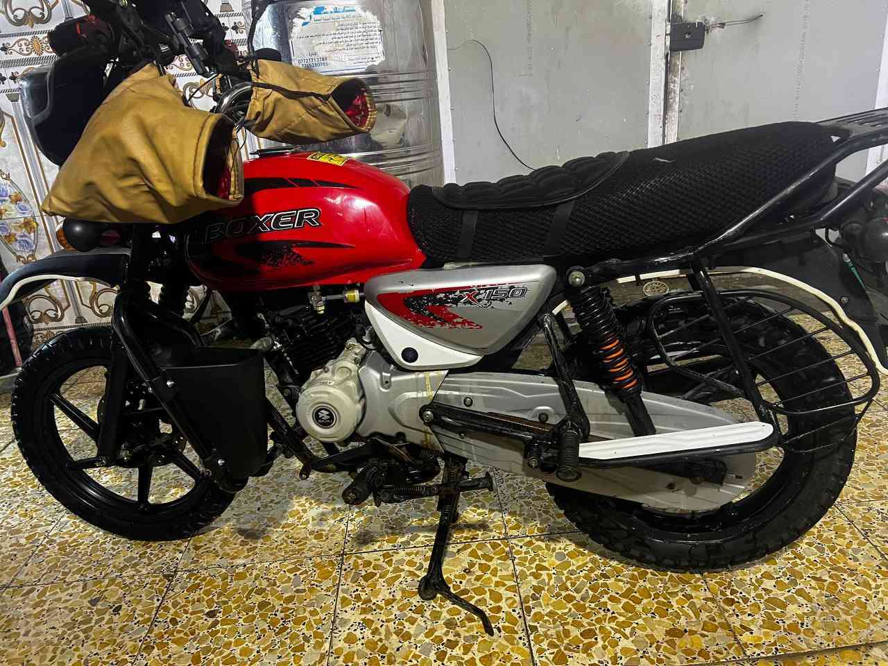 يالله سلام عليكم شباب بوكسر موديل 23مرقم لوحات انكليزي بسمي تحويل ثاني يوم دراجه كلشي مابيه كامله مكمله خير من الله ولا بيه تنقيص لا تبخير كلشي ماكو ورايده بسعر 2400وبيه مجال حك جيه العنوان البلديات شارع المصرف الرقم ***********
