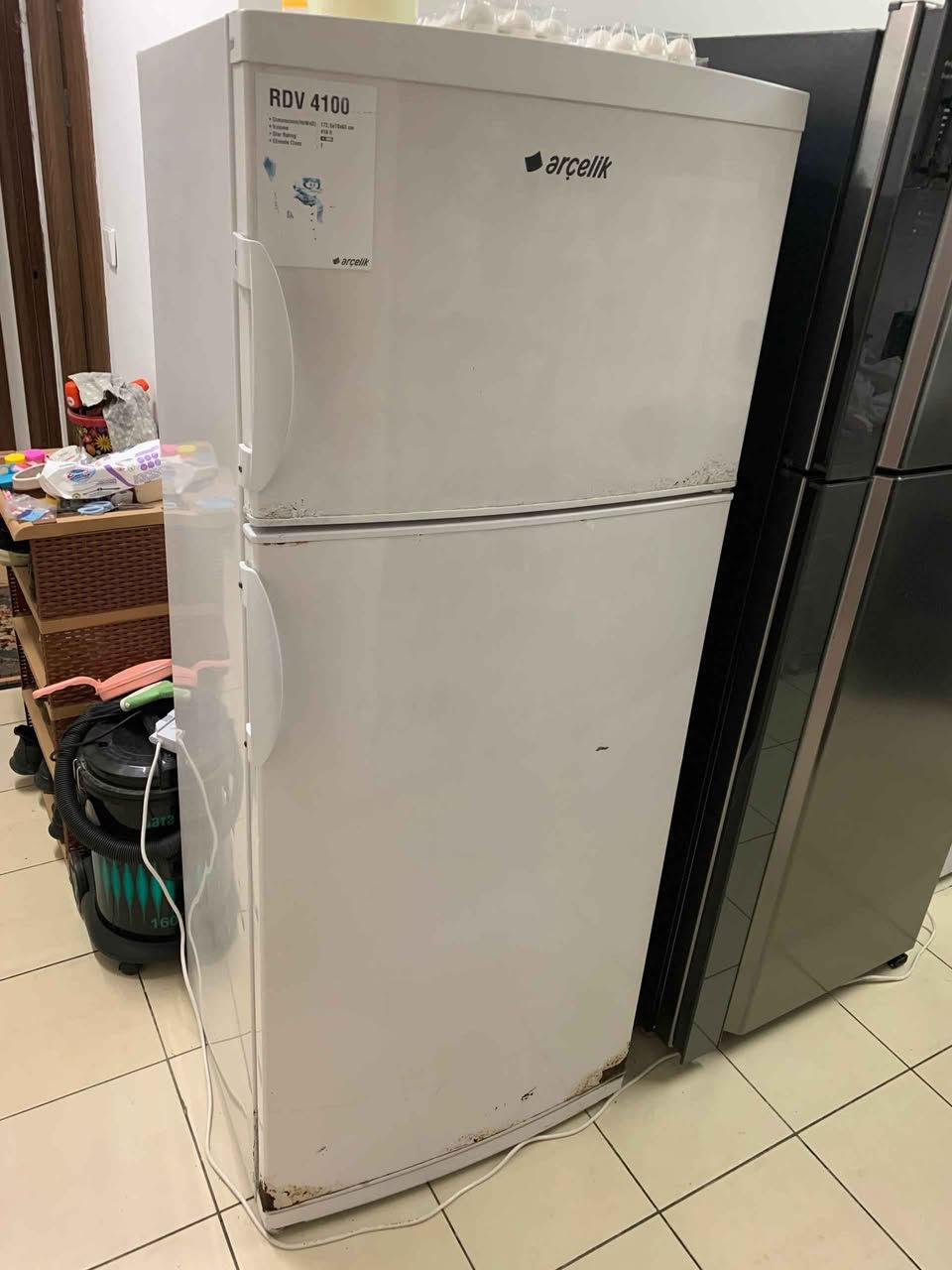 ثلاجة مستعملة بس كلش نظيفة ومثل متشوفون الثلج مالتهه خير من الله للتواصل *********** المكان بسماية بغداد, العراق
