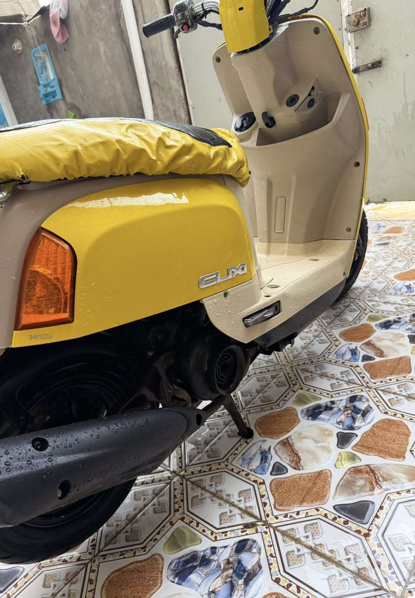 السلام عليكم دراجه ماكس بوليسي كابريته للبيع الدراجه لون ليموني والداخل اكريمي دراجه جديدها معنى الكلمه كلها شغال سلف هندر كهربائيات وكلها ختم واحد شلعه معدل حلوه 
السعر / خاص 
العنوان / بابل مركز مدينه 
الرقم/ ***********
