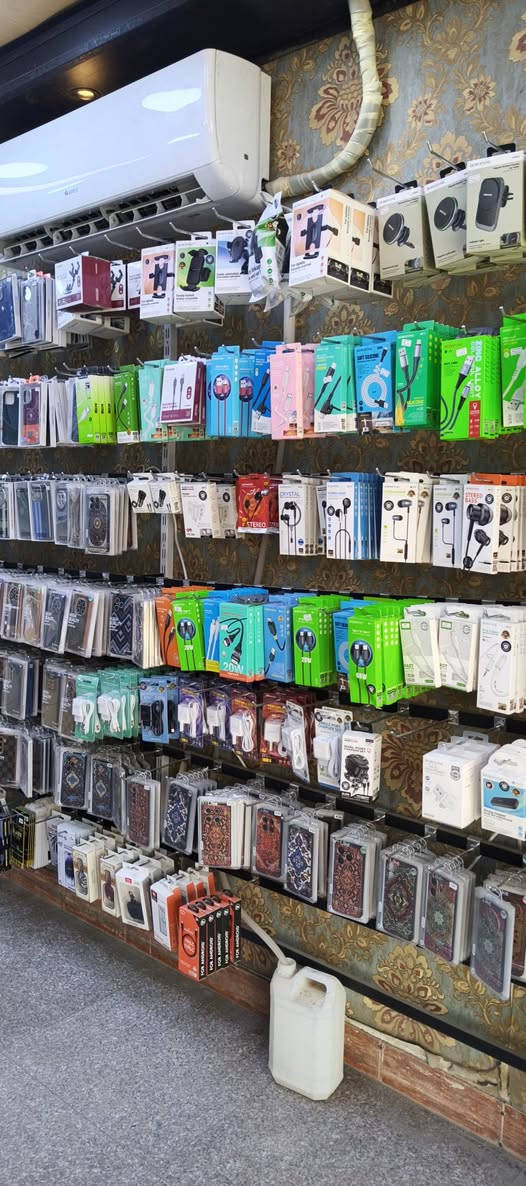 السلام عليكم.. .
محل مبايلات للبيع في حي العامل ٨٤ مع كافة محتوياته وذلك لعدم التفرغ وبسعر مناسب للاستفسار الاتصال على الرقم 
***********
