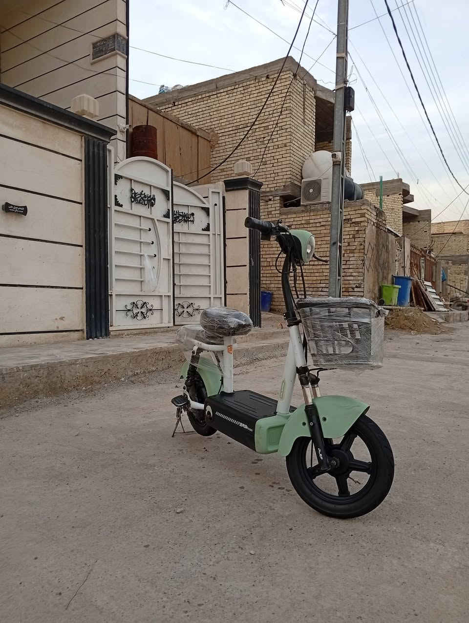 سلام عليكم
دراجه شحن حجم14للبيع 
السعر225بيهه مجال
المكان بغداد البلديات 
الهاتف. ***********
