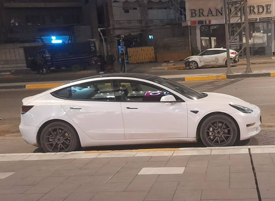 السلام عليكم
تسلا مودل 3  

موديل 2023 

ماشية 71 الف

تك ماطور

اون لاين اخر تحديث وتربط تلفون وتطبيق تسلا شغال 

حادث بسيط خلفي جنطة فقط بدون ايرباك مبدل جنطة 

ورشيتهة فقط

السعر 175 مجال قليل

عنواني اعظمية

للاستفسار الاتصال ***********

وهذا الحادث كامل لليحب يشوفة
