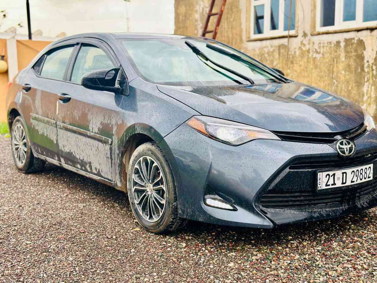 السلام عليكم 
كورلا 2017 للبيع او مراوس
محرك 18 ما مفتوح
كير محرك بشرط جديد
حجر بيئه بيها
____السيارة ماشيه 49 الف ميل فقطط_____
قطعتين صبغ فقط
السيارة جديده كلو وضع شركه
تخم ويل جديد
لايتات عدسه زنون
سنويه ورقام جديده
السعر 135 او بيها مجال حييل بصيط
وكلشي اكو بسوك
*********** مكاني برطله 
ملاحظه السيارة كشرها حيل نضيف بس ما مغسوله السيارة
