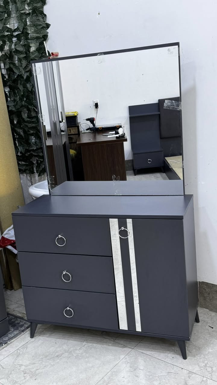 غرفه نوم 5قطع لون رصاصي نظافه اخو جديد السعر 675 الف. مع شد ونقل
      *********** / ***********
