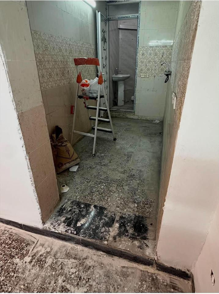 بيت للايجار طابق ثاني معزول
شارع 60 فرع اسواق نعوش 
غرفتين نوم حولي2 وصاله كبيره ومطبخ وسطح عدد2 
نظيف كلش بالجديد معمري 
للايجار 300 قفل 
للاستفسار واتس اب***********
