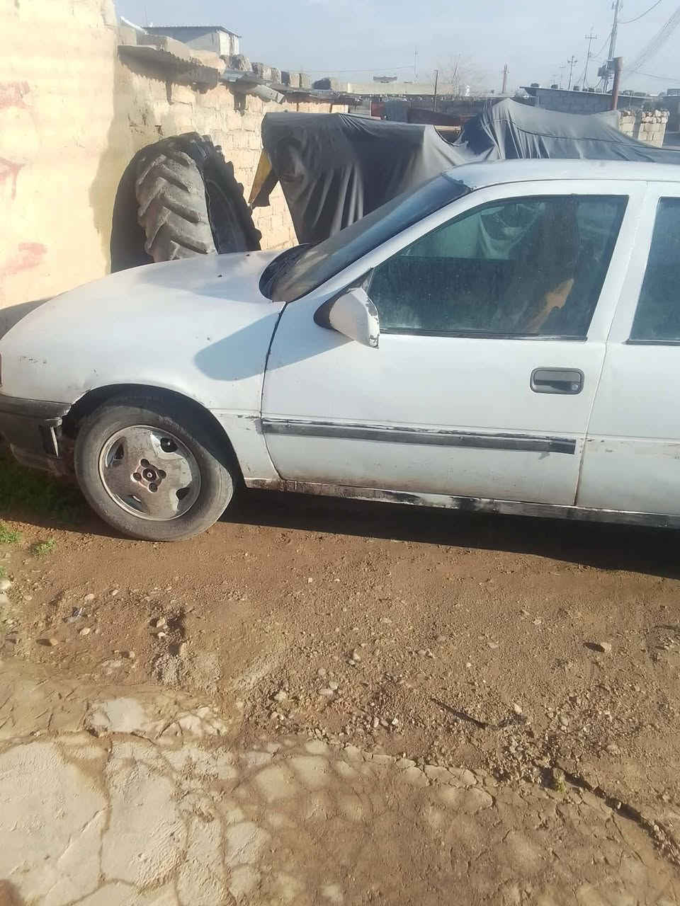 السلام عليكم ورحمة الله وبركاتة من رخصه الادمن سيارة فكترة جنطه حجم 18لون ابيض محرك  شرط وشرط التحويل ثاني يوم السعر 17ورقه وبيها مجال مكلف بل النشر وهاذ رقم صاحب السيارة *********** وهاذ صور السيارة
