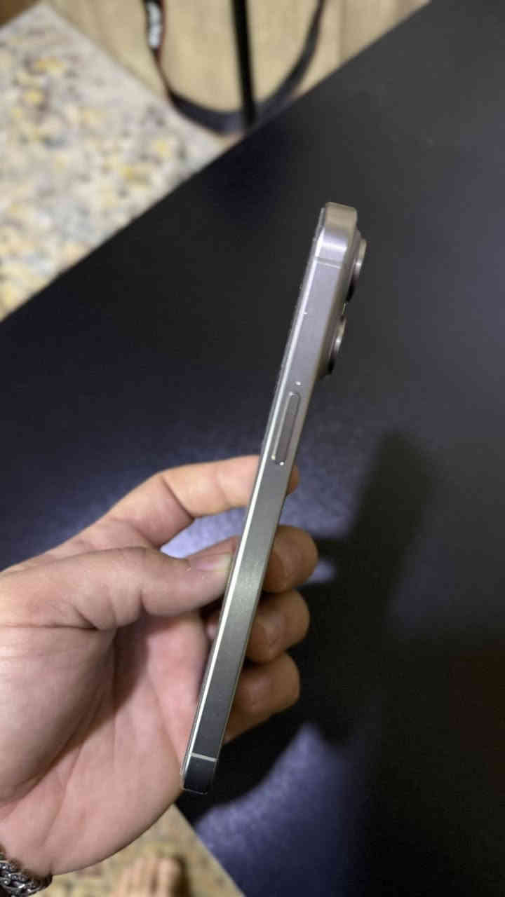 السلام عليكم 
ايفون 15 بروماكس 
شرق اوسط تك سيمكارت
ذاكرة 256
بطارية 89
نظافة 100٪
كامل ملحقات
السعر 1،075،000
مليون وخمسة وسبعين
بغداد / حي اور
***********
