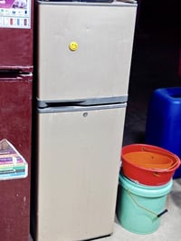 متوفرة ثلاجة 8 قدم سعرها 100 الف  ضمان شهر  عنوان بغداد _حي العامل الر...