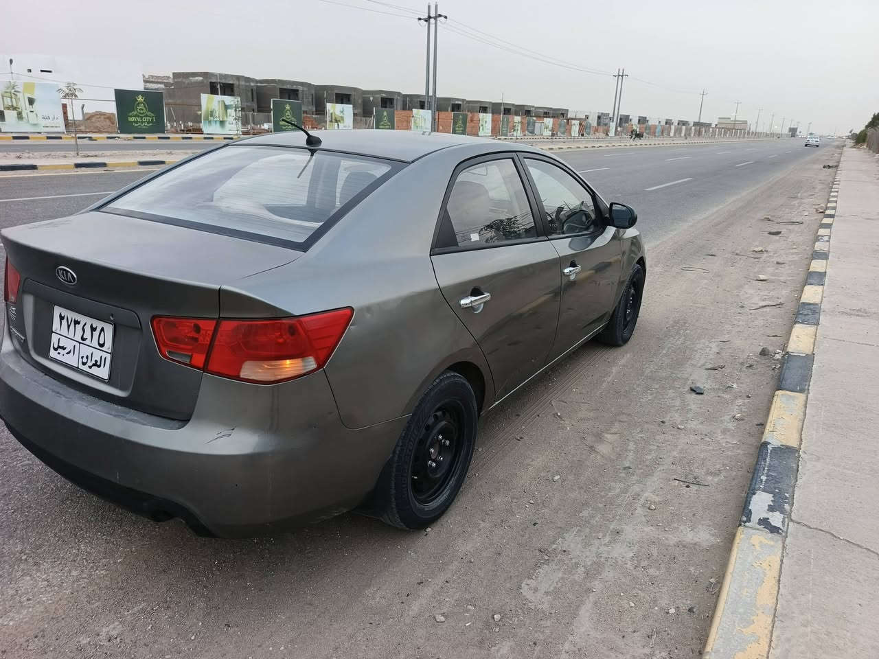 سلام عليكم 
سيراتو للبيع مديل 13 فقط بارد بيها والباقي كفاله عامه 
مكينه وكير وتبريد وتدفه حداديه كله كفاله بسم كردي 
المكان النجف *********** 
 السعر ١٠٠ مع المجال
