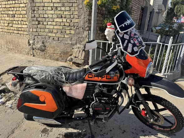 سلام عليكم 
دراجة للبيع نوع دايون جبلي 2025
الدراجة جديدة بعدها بحالت الوكالة صار شهر ونص من اخذتها 
الدراجك ماشية 9000 نضافة فوول 
السعر 3 ملاين و 100وبيهاا مجال جيب فيتر وتعال افحص 
بعدها باسم الشركة ما محولة ثاني يوم احولك رقمها اربيل دراجة ثاني يوم باسمك تتحول 
مكان الطالبية _ جميلة 
للاستفسار ***********
واتساب وخط موجود فقط .
