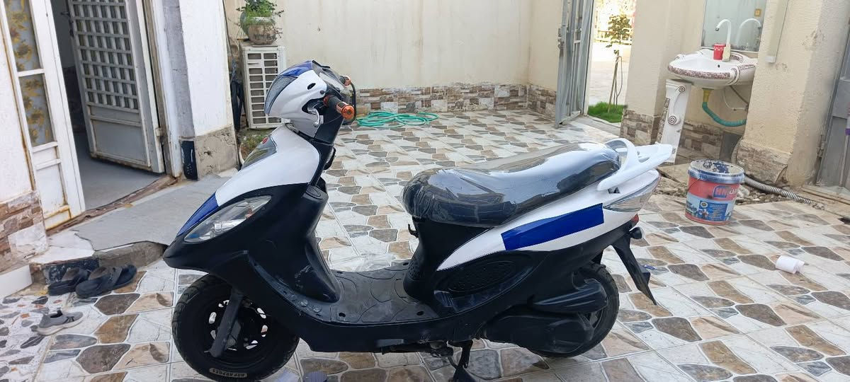 سلام عليكم دراجه كامكو في تو موديل 2013 دراجه تخبل مصبوغه جماليه كهربائيات كله شغاله محرك 125دراجه مامتعوبه  خير من الله سعر 500 وبيه مجال رقم***********
