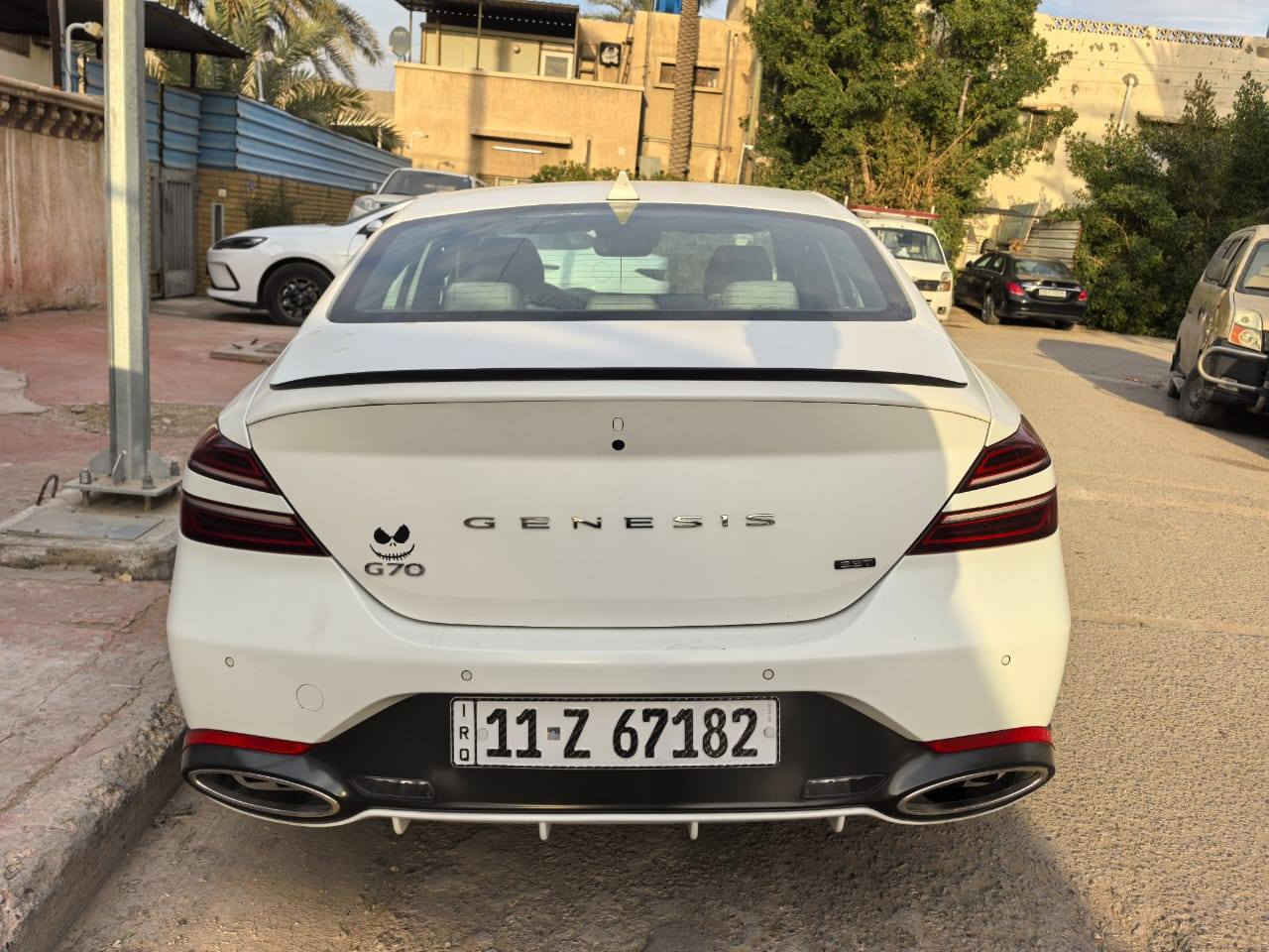 جينيسس2023برستيج فول
من داتا شو وانت صاعد ضربه بابتين جهة السائق فقط جديده جدا  ماشيه 27 الف كيلو ابيض مات رقم بغداد ترهم بيع او مراوس بسياره عاليه ت ***********
