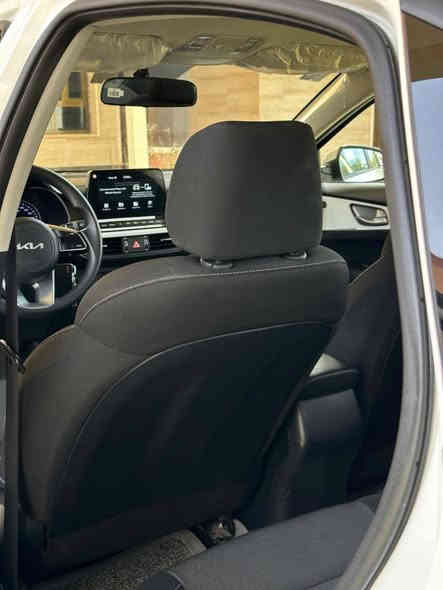 السلام عليكم

كيا سيراتو موديل 2024 خليجي للبيع
رقم بغداد انكليزي سنوية الى 2029
محرك 2000 دوش
الموصفات
لد امامي
تحكم ستيرن جهيتين
شاشة كبيرة تدعم كابر بلي وابل ستور
حساسات خلفية
ويل كب كروم
دخل اسود
السيارة كلش نظيفة و مكفولة من الحادث والصبغ والتبديل
موقع السيارة : بغداد - العامرية
رقم الهاتف : ***********
السعر : 17,800 $
