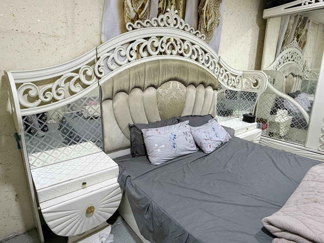 غرفة نوم ضخمه للبيع بها اضرار بسيطه بل شازلون ومرايه العنوان بغداد البنوك
+964 774 422 0333


**إذا كنت صاحب هذا الإعلان وتريد حذفه لأي سبب، رجاءا أرسل رسالة إلى الدعم الفني**