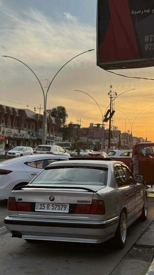 سلام عليكم بي ام 525 مسكر 
موديل 1992
كير ومحرك وصدر كفالة
سنترلك شغال 
كهربائيات كلها شغالة 
تنته سلايت شغال
ڪشنات جدد والغرفة جديدة
ترايك للبصرة
تبريد ثلج
سنوية لل 2030 هزة جديدة 
تحويل ثاني يوم 
مكان السيارة الفلوجة 
للأستفسار ***********
