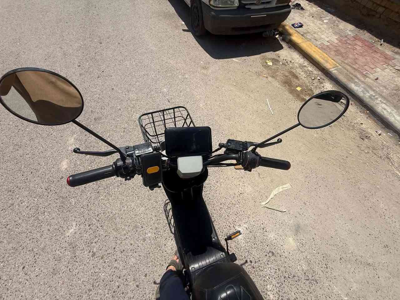 R8 WINLEE 2025 بطاريات 2026 كفالة من كل عطل للبيع كربلاء حي المجتبى قرب فلكة الثورة سعر خاص رقم هاتف ***********

