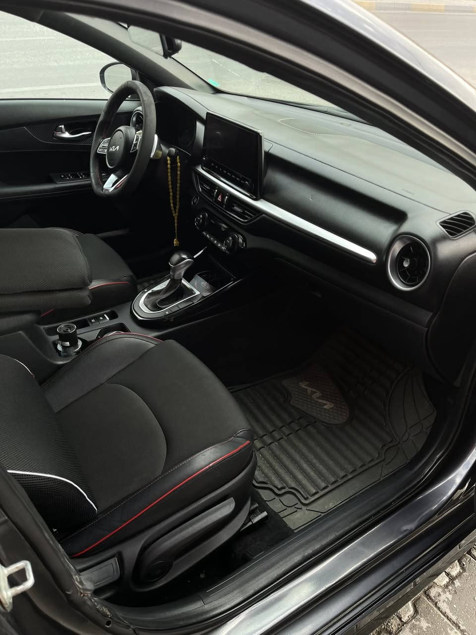 السلام عليكم
فورتي 2023 فئة( GT) اعلى فئة🔥بالفورتي 
محرك 1600 تيربو 201 حصان 
كير DCTدبل كلج 7 نمر
ماشيه (50) ميل 

المواصفات ...
1.بصمة تشغيل + ابواب وصندوق+ تشغيل عن بعد
2 تشغيل عن بعد 
3.رمز Gt على دشبول
4.(شفتات ستيرن)
5.شاشة كبيرة مع نظام تشغيل ابل كار بلي
6.واندرويد اوتو
7.كاميرا دواره (وضعيات عدد2)
8.انظمة قيادة سمارت+ وسبورت+ ونورمال 
9.تدفئة+ تبريد كشنات
10.كشن كهرباء
11.كشنات جلد حضن مطرز احمر مع علامةGT
12.نظام سماعات (هارمن كاردن)🔈🔈
13.لدات داخليه متغيره الالوان( بلادي)
14.قطعتين تبريد
15.شحن وايرليس 
16.دركة D  شكل رياضي مع ختم GT 
17.حساسات خلفية مع جرس تنبيه 
18.رادرات جانبية+ وامامية+ وتحديد مسار + كروز سرعه
19.قياده ذاتيه
20.اوتو هولد+ هاند بريك بصمه
21.نقطة عمياء 
22.كات دوسات جانبية بلادية 
23.دبل اكزوز
ويل كب كروم حجم 18رياضي (السعر 135وبيه مجال)مرقمه معقوين حادث السياره جاملغ امامي وبابتين مال عبريه يعني بحم كبس

***********
