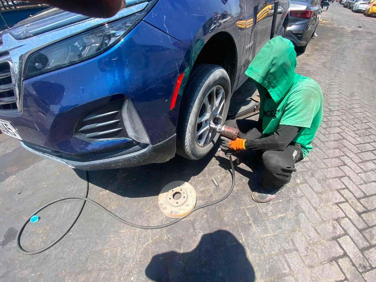 من داخل محلات لؤي العربي للأدوات الأمريكية
لقطات من العمل على سيارات بعض الأخوه الزبائن 
كل ماعليك زيارتنا للمحل او التواصل معنا لتوفير القطع المطلوبه لسيارتك + توصيل لكافة محافظات العراق ✅
للاستفسار 
*********** 
*********** 
واتساب 🛠️
ومن الله التوفيق والرزق 🌿
