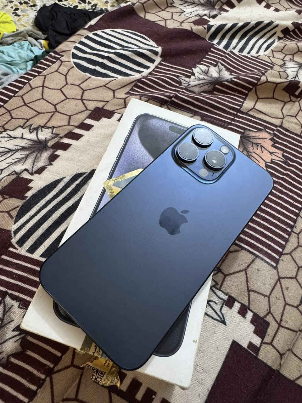ايفون 15برو ماكس جهاز نضيف كلش بطارته 92اذاكرت 265جهاز مكفول مامفتوح نضيف كلش مكاني بغداد مدينه الصدر رقم الهاتف *********** سعر مليون و٥٠
