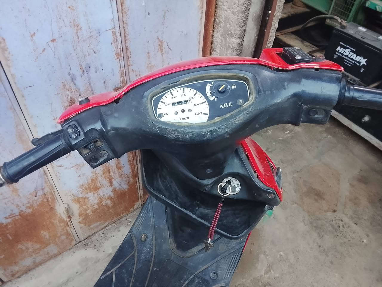 سلام عليكم دراجه للبيع دراجه نكره عوزه ترتيب حلوه كهربائيات شغاله  مكاني حيانيه سعر 200 رقمي واتساب *********** ابيع كوم حديد
