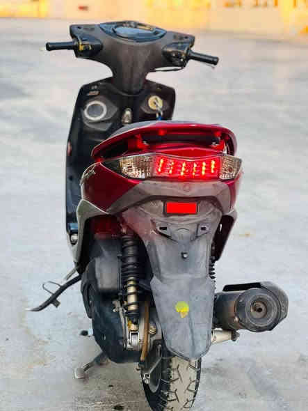 السلام عليكم سكنس لد دراجه جديده لون مميز صارلها 4اشهر نازله من الرمبه نكره سلف بكل وقت شلعه معدل دراجه كامله السعر 1250وبيها مجال مكاني الكاضميه ***********
