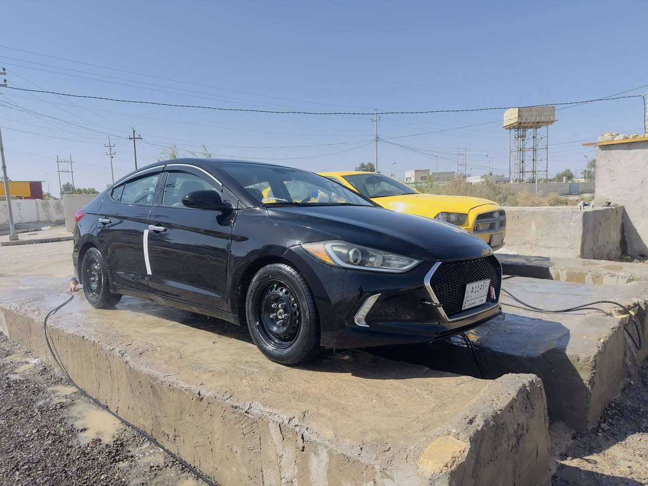 السلام عليكم
النترا 2017 رقم بغداد 

حادث بنيد فقط السونار موجود 

بدون صبغ بدون معجون 

كير ومكينه 

 كفاله من الفتح والتبخير والتنقيص 

سياره جاهزه للاخير 

السعر 123 وبيها مجال حك الجيه 

***********
