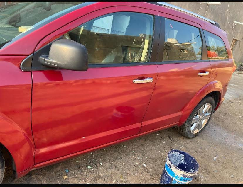 السلام عليكم
دودج جورني 2012

فئة RT فول 1/1 رقم بغداد انكليزي بأسمي

6 سلندر 3600

7 راكب 3 قطع تبريد 

*فتحة سقف 

*مثبت سرعه 

*كشنات جلد 

*شاشه كبيره

*فور ويل 

*حساسات خلفيه 

*ويل حجم 19

السياره مصبوغه حزام اثر جراد ماعدا التكم والقماره والجنطه اصورها قبل الصبغ موجوده مبدل بيها جاملغات ثنينو خشم البنيد  مصلح بدون دواخل يعني دواخل مكفوله  السياره جاهزه من كل النواحي
السعر 105 وبيها مجال 

مكان ناصريه مركز 

رقم ***********
