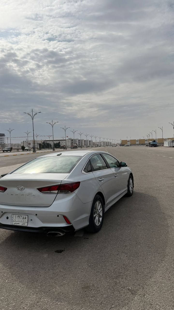 هونداي سوناتا 2019 وارد امريكي للبيع 
بأسمي مواصفاتهة
1-تحكمات ستيرن
2-شاشه كبيره بلاديه كار بلي
3-كامره دواره
4-رادار جانبي 
5-لايت اوتو 
6- مانع انزلاق 
7- مثبت سرعه 
8- جام اوتو
السياره حادث امريكا بنيد و جاملغ ايسر ( تبديل) 
وبيها صبغ نص باب الجنطه و جزء من الجاملغ الايمن الخلفي

السعر       117 وبيه مجال 
مكان السياره كربلاء
الرقم للأستفسار
0783 042 1592
